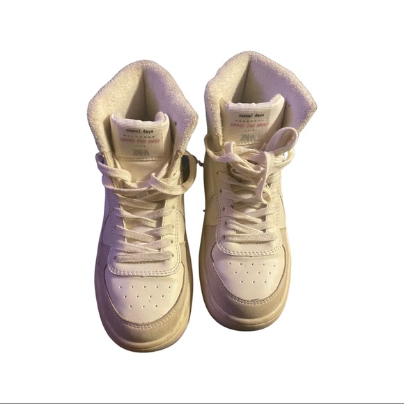 Zara brand kids unisex high top leather sneakers. - Picture 3 of 3